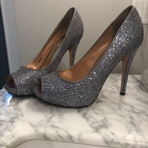 Badgley Mischka silver metallic peep toe heels